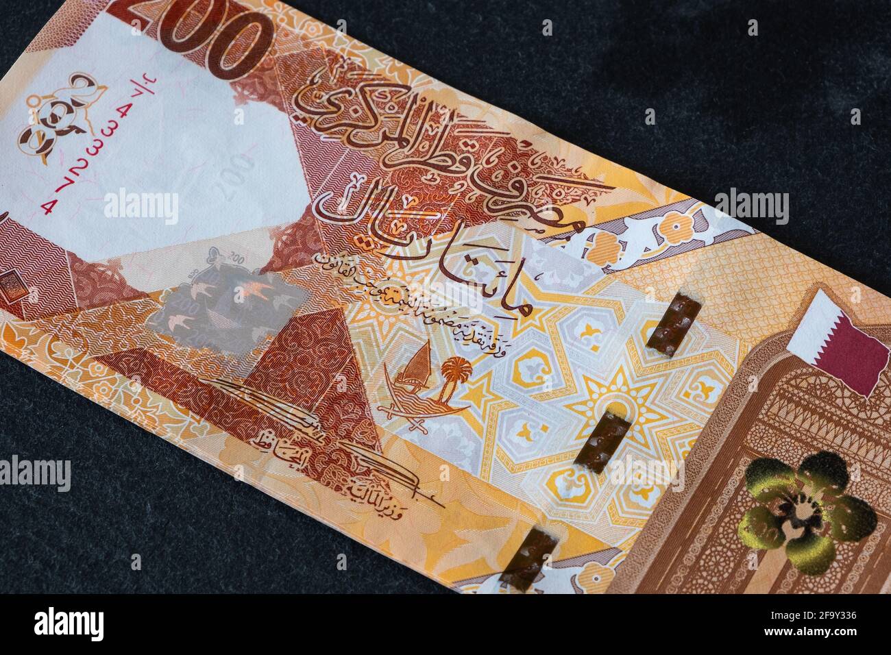 Primo piano della nuova banconota Qatari Riyal 200 Foto Stock