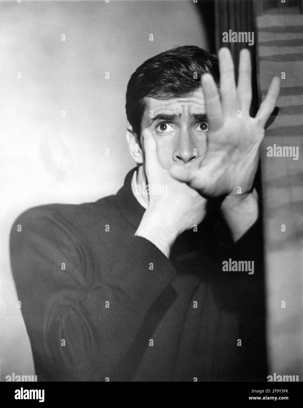 ANTHONY PERKINS ritratto pubblicitario come Norman Bates in PSYCHO 1960 regista ALFRED HITCHCOCK romanzo Robert Bloch musica Bernard Herrmann Shamley Produzioni ./ immagini di Paramount Foto Stock