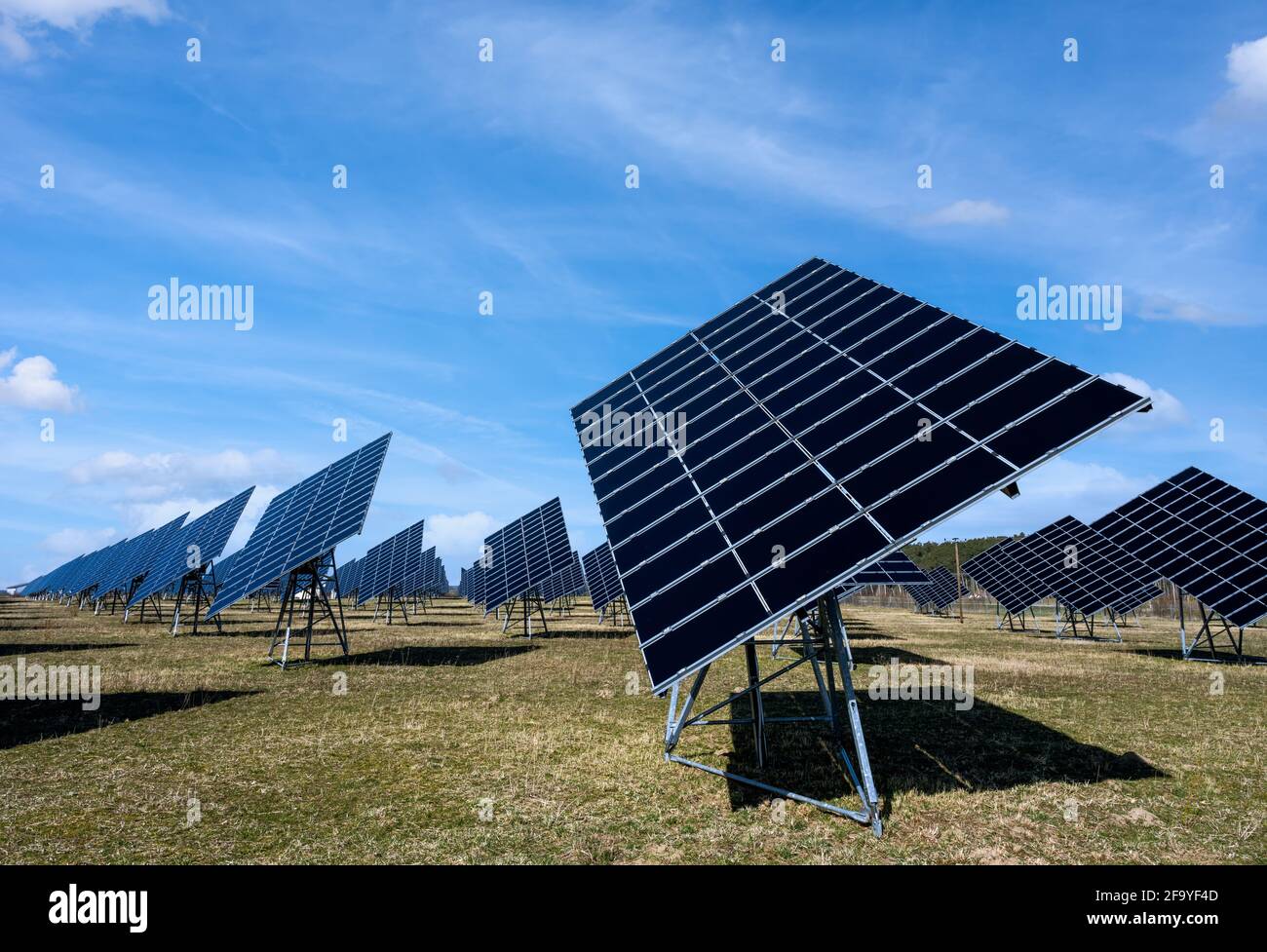 Innovativa la creazione di energia in un parco solare. Foto Stock