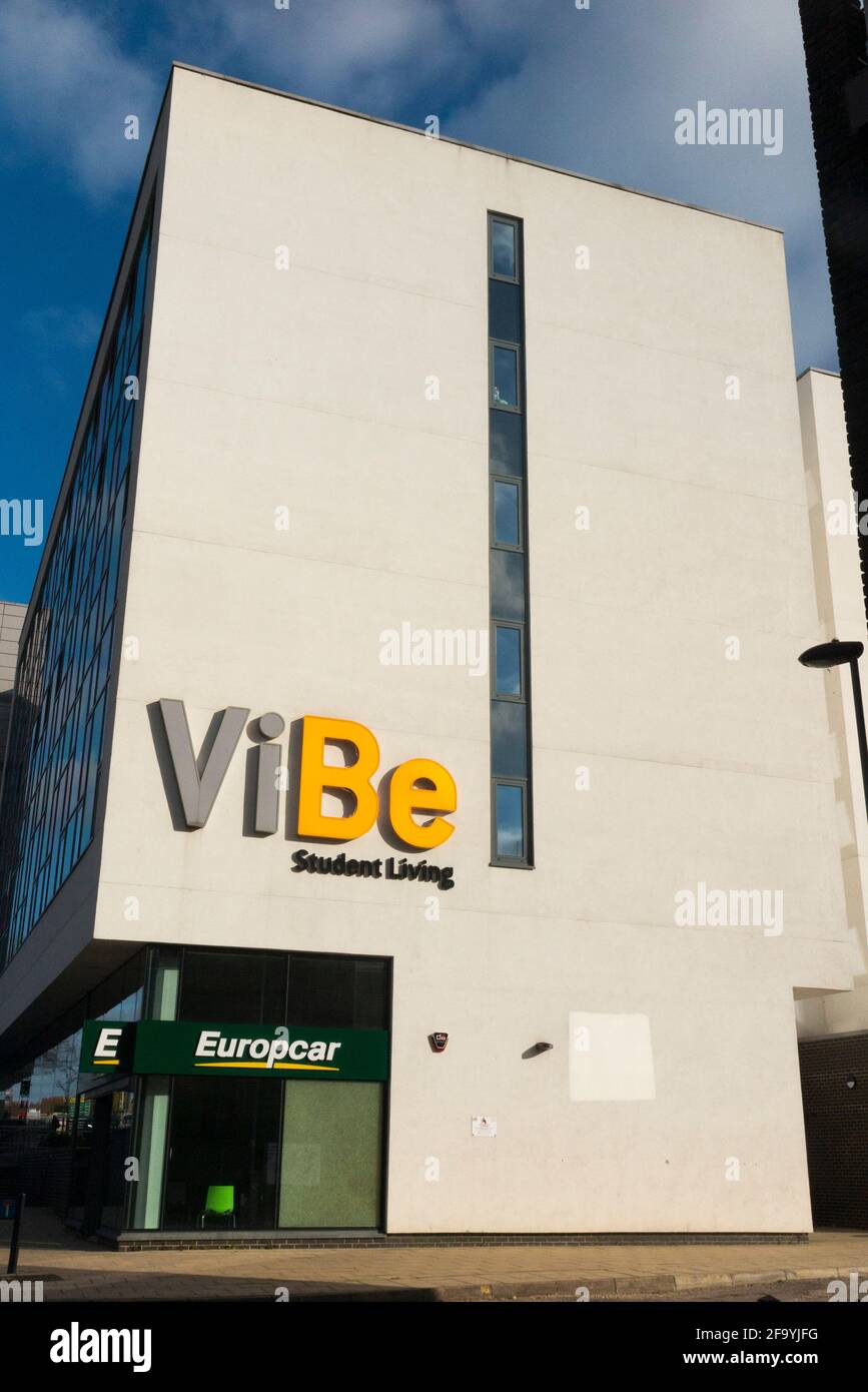 Vibe / VI BE Student Living logo su un blocco di alloggio. Cambridge Road, Kingston Upon Thames KT1 3LA. UK (123) Foto Stock