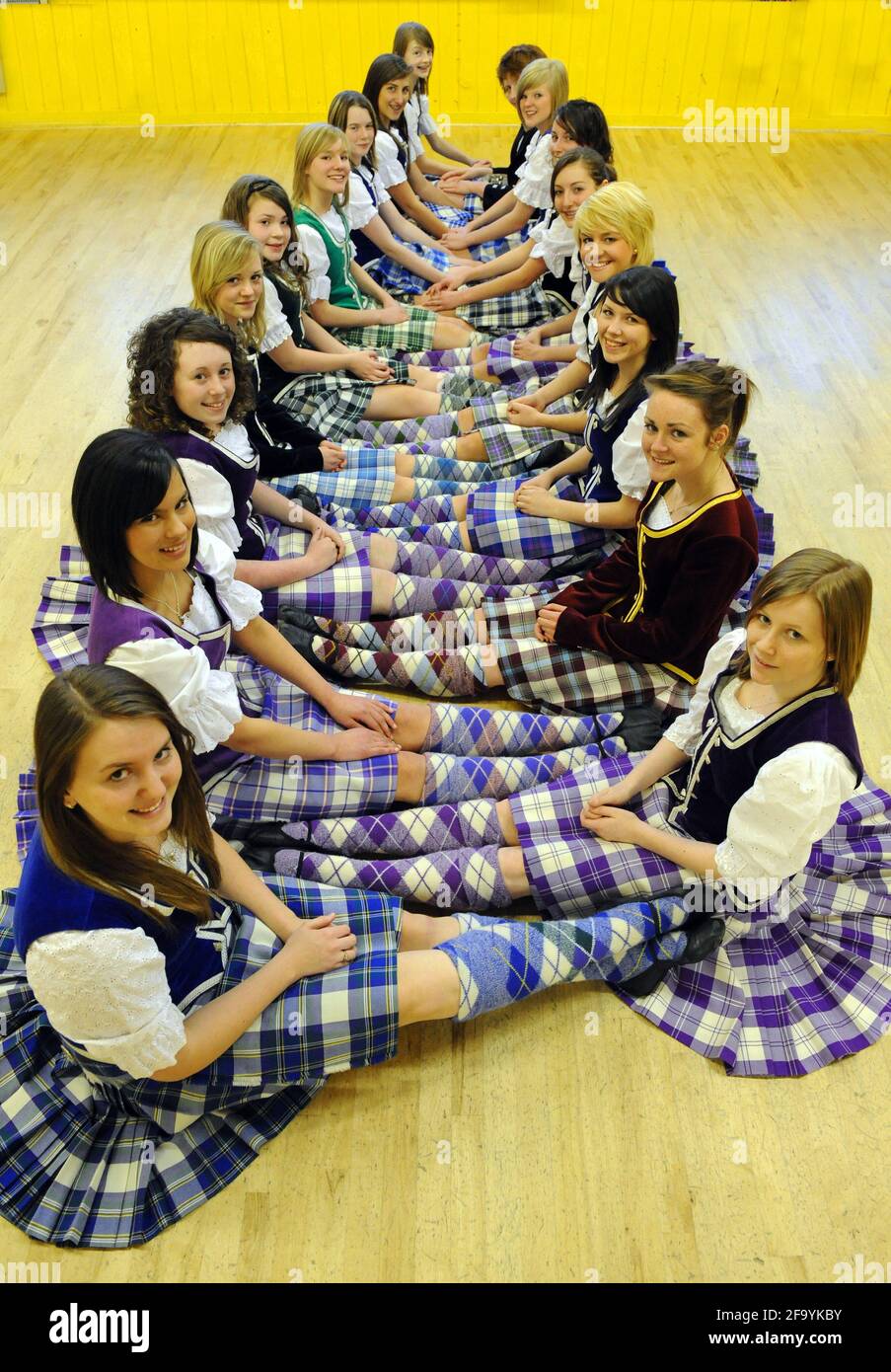 Ballerini a Kilts Foto Stock