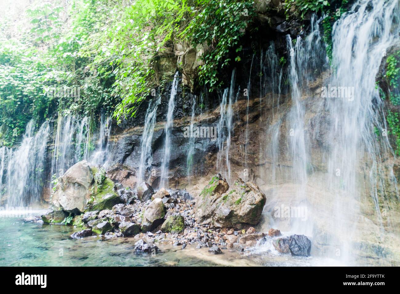 Uno dei Chorros de la Calera, insieme di cascate vicino al villaggio di Juayua, El Salvador Foto Stock