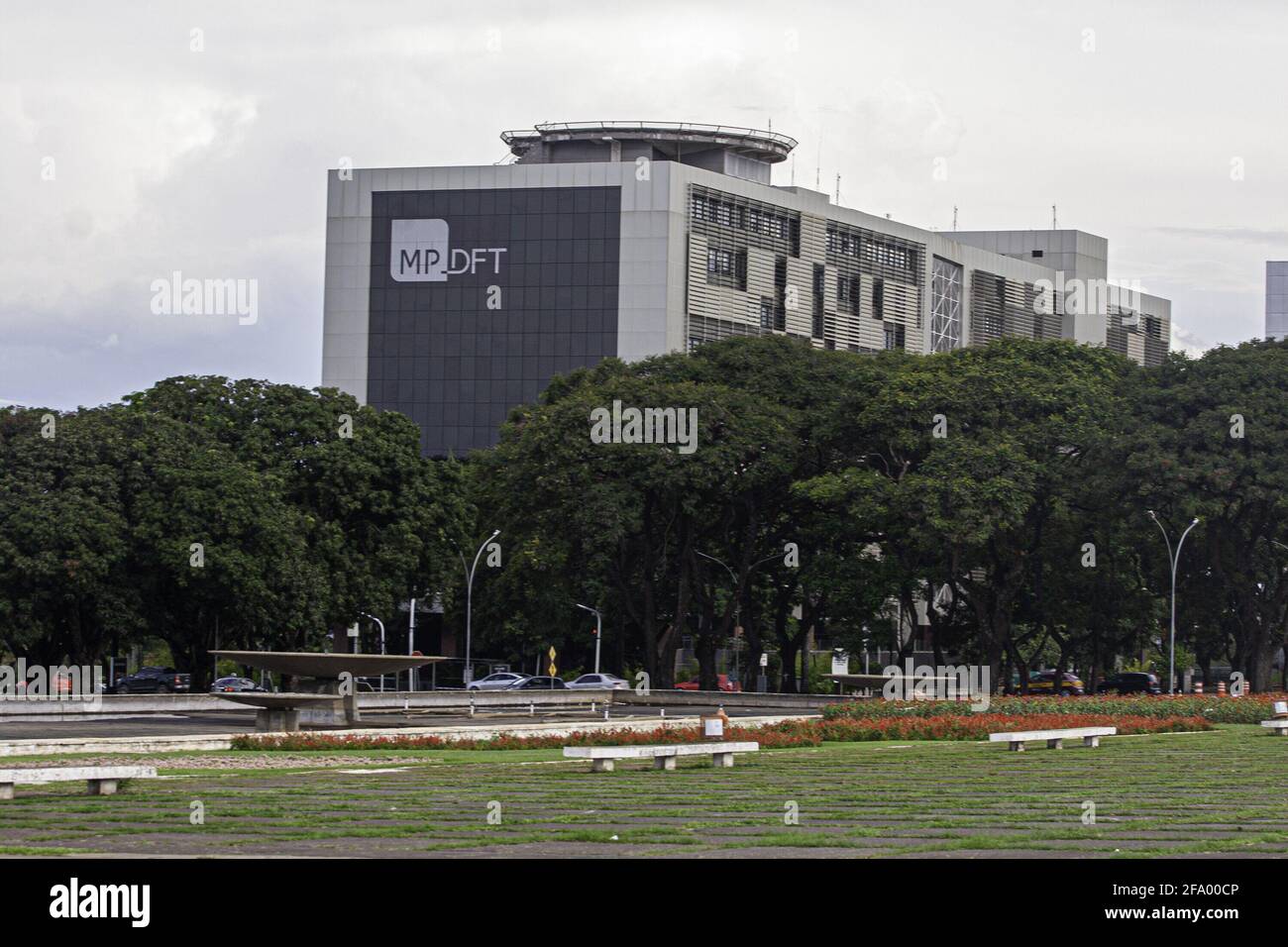 Brasilia, Distrito Federal, Brasile. 21 Apr 2021. (INT) anniversario di Brasilia. 21 aprile 2021, Brasilia, Distretto Federale, Brasile: Oltre al giorno di Tiradentes, il compleanno di Brasilia viene celebrato anche questo Mercoledì (21). La data segna il 61° anniversario dell'inaugurazione della capitale federale. Alcuni edifici storici a Brasilia, come il Memorial JK, il Memoriale dei popoli indigeni, il MP DFT, la Corte elettorale Regionale, la Camera legislativa, il Palazzo di Giustizia (TJDFT), il Palazzo di Buriti, il Parco cittadino D. Sarah Kuchitschek, Aeroclube de Brasilia.Credit: LECO Viana /Thenews2 (Credit Image: Foto Stock