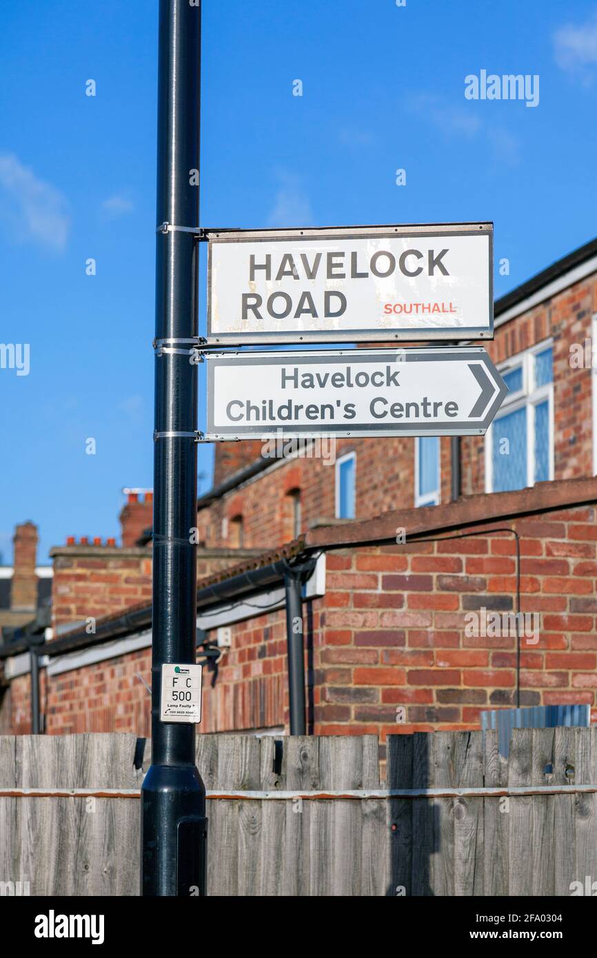 Regno Unito, Inghilterra, Londra, Southall, cartelli stradali alla fine di Havelock Road Foto Stock