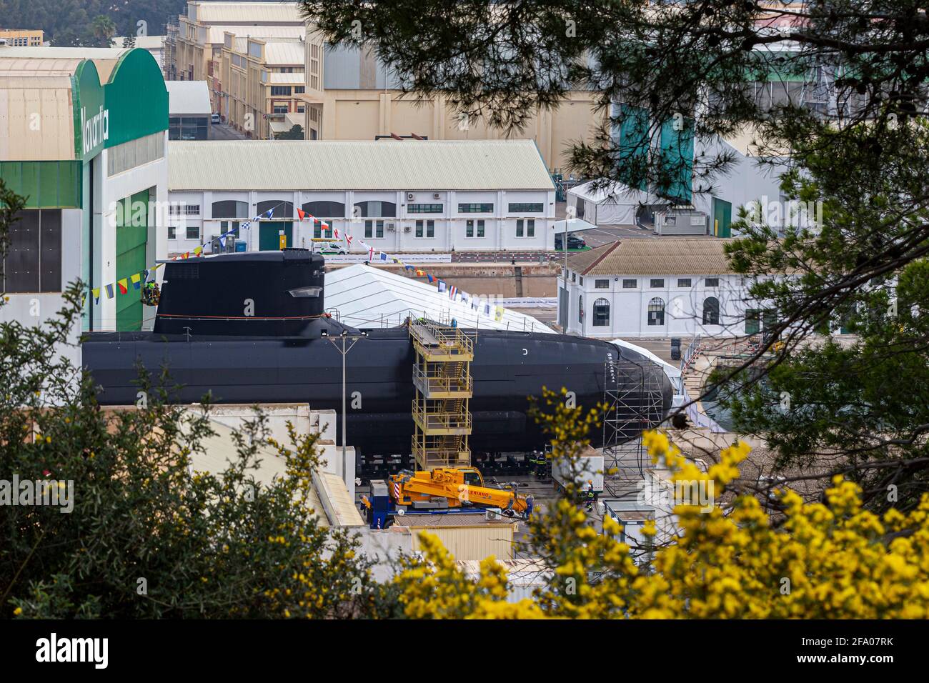 Cartagena, Spagna. 21 aprile 2021. Preparazione della cerimonia di lancio del nuovo sottomarino S80 della Marina spagnola, chiamato Isaac Peral. © ABEL F. ROS/Alamy Live News Foto Stock