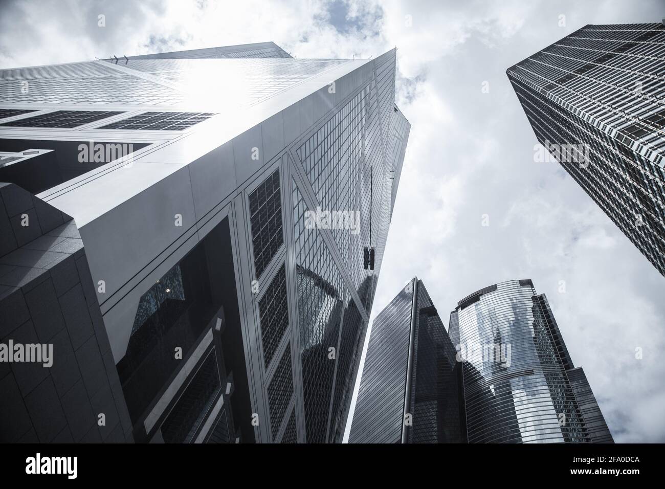 Skyline con moderni grattacieli commerciali, alti edifici di uffici nella città di Hong Kong Foto Stock