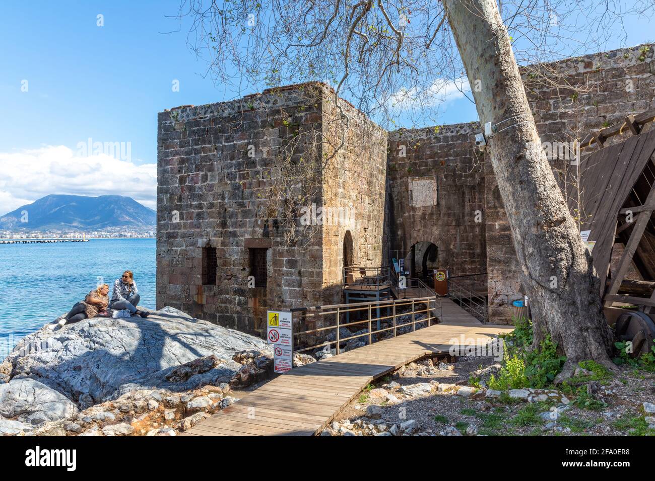 L'intrattenimento dell'antico cantiere all'interno del castello di Alanya ad Alanya, Antalya, Turchia, il 3 aprile 2021. Foto Stock