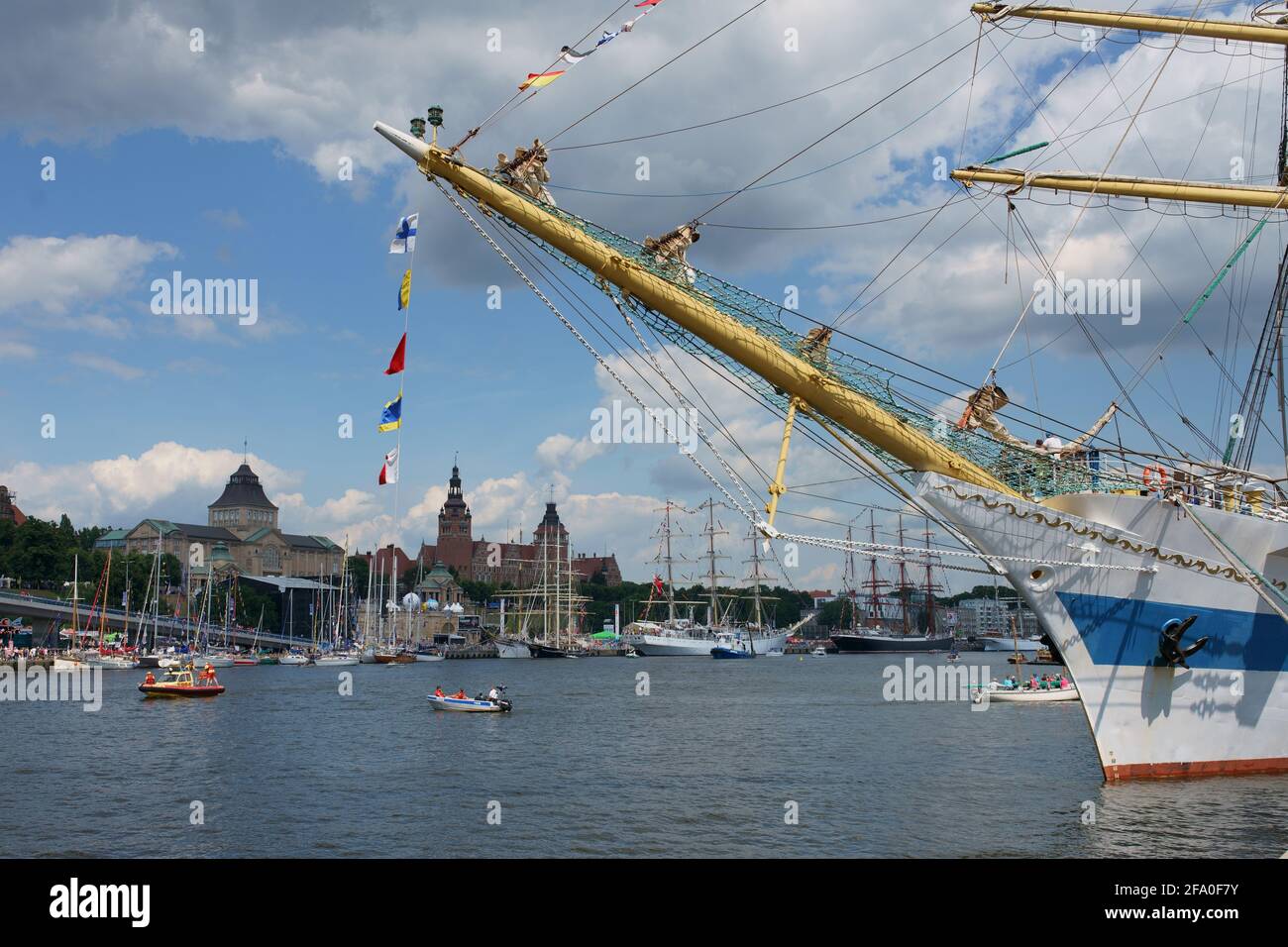 Alta nave Mir al porto, durante la visita al porto di Szczecin, Polonia Foto Stock