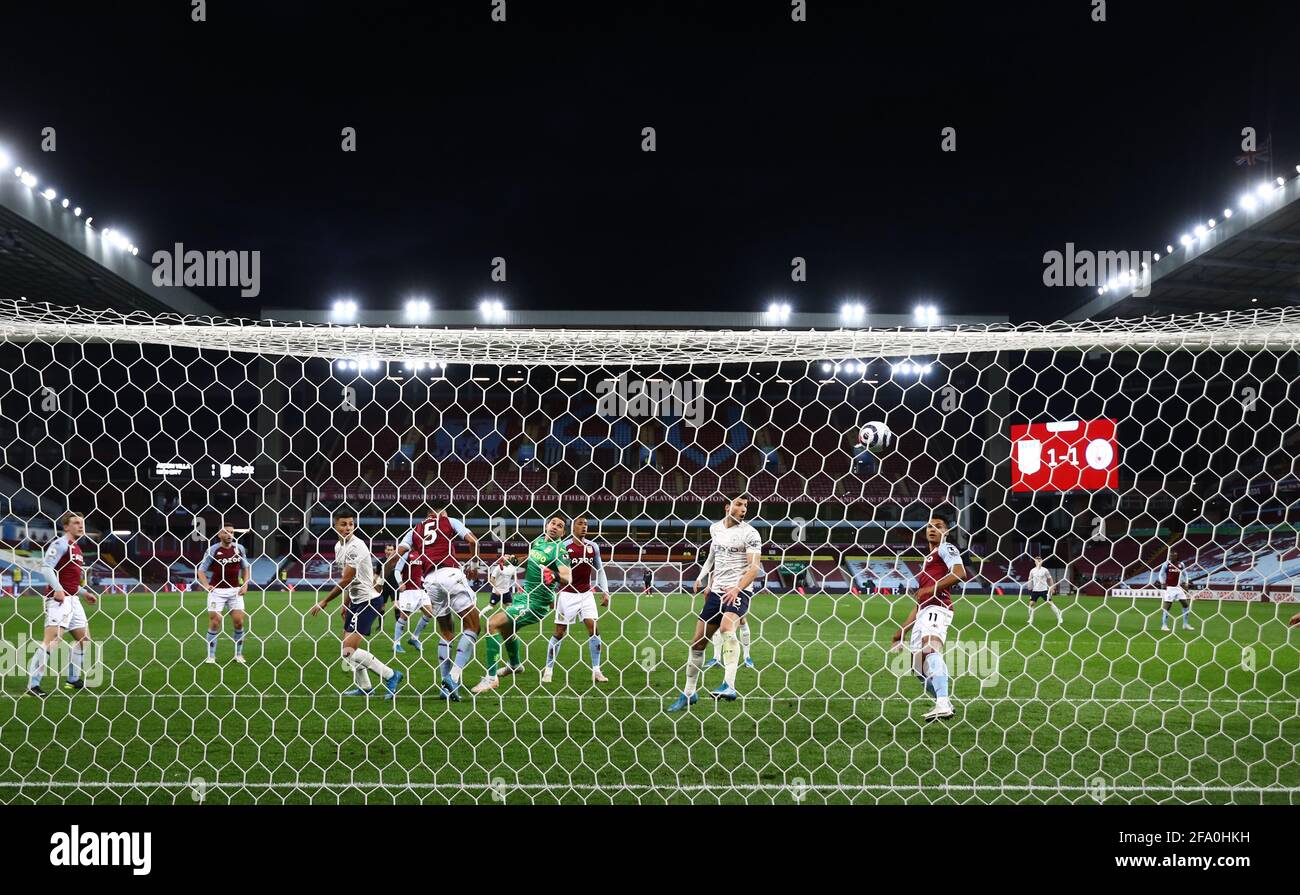 Rodri di Manchester City segna il suo secondo gol ai lati durante la partita della Premier League a Villa Park, Birmingham. Data immagine: Mercoledì 21 aprile 2021. Foto Stock