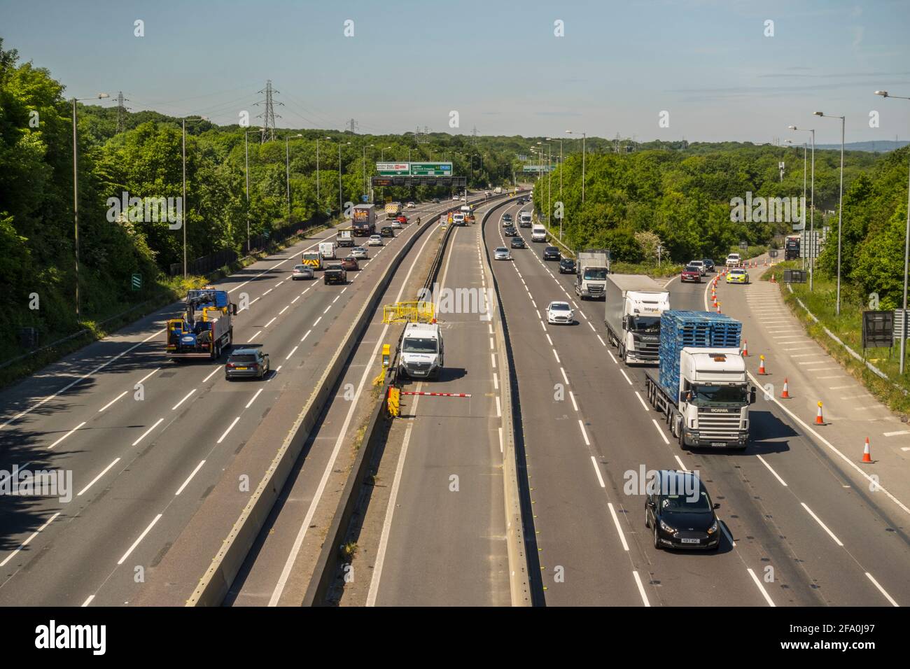 La A2 che guarda verso Londra dal Ponte sopra il ponte Strada in cima alla Swanscombe Cut tra Gravesend E Dartford e la M25 Foto Stock