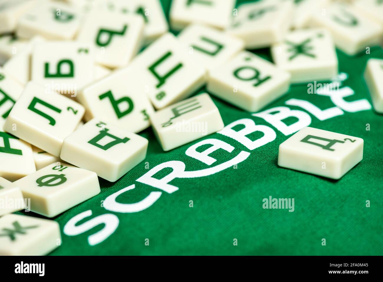 Lettere cirilliche bulgare Scrabble piastrelle di gioco da tavolo Foto Stock