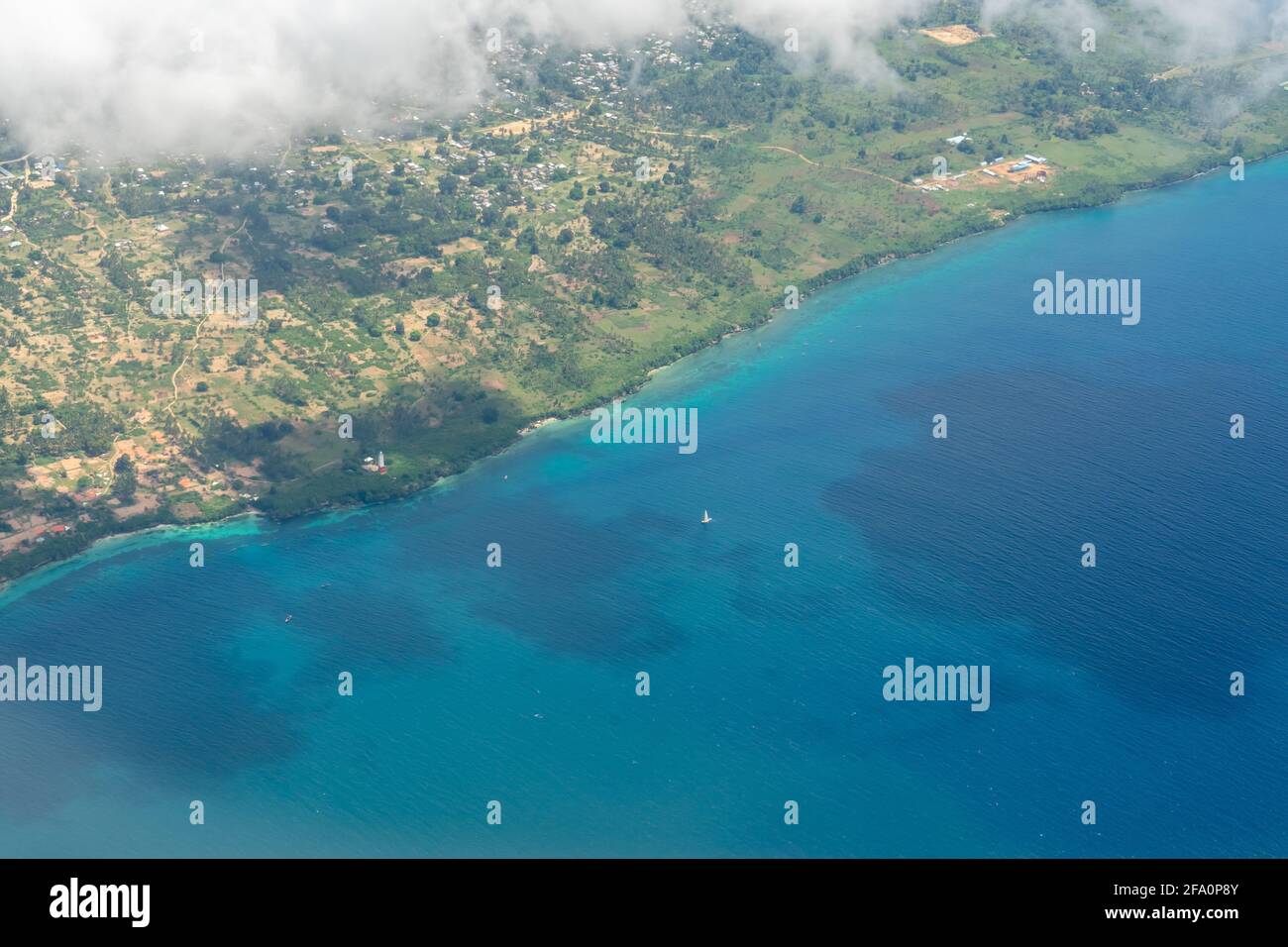 Veduta aerea di Zanzibar. Zanzibar è un'isola tanzaniana nell'oceano indiano, sullo sfondo blu del mare dell'oceano Foto Stock
