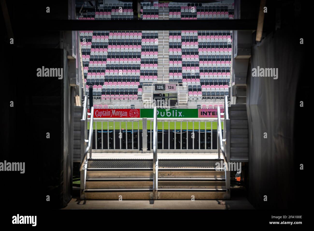 Fort Lauderdale, Florida, USA - 18 aprile 2021: Partita di calcio tra Inter Miami CF e LA Galaxy nel DRV Pink Stadium. Vista dello stadio. Foto Stock