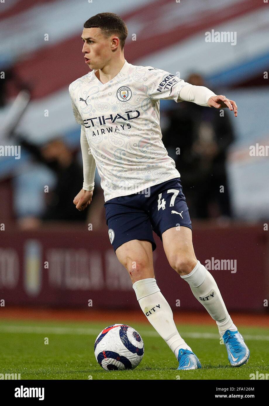 Birmingham, Inghilterra, 21 aprile 2021. Phil Foden di Manchester City durante la partita della Premier League a Villa Park, Birmingham. L'immagine di credito dovrebbe essere: Darren Staples / Sportimage Foto Stock