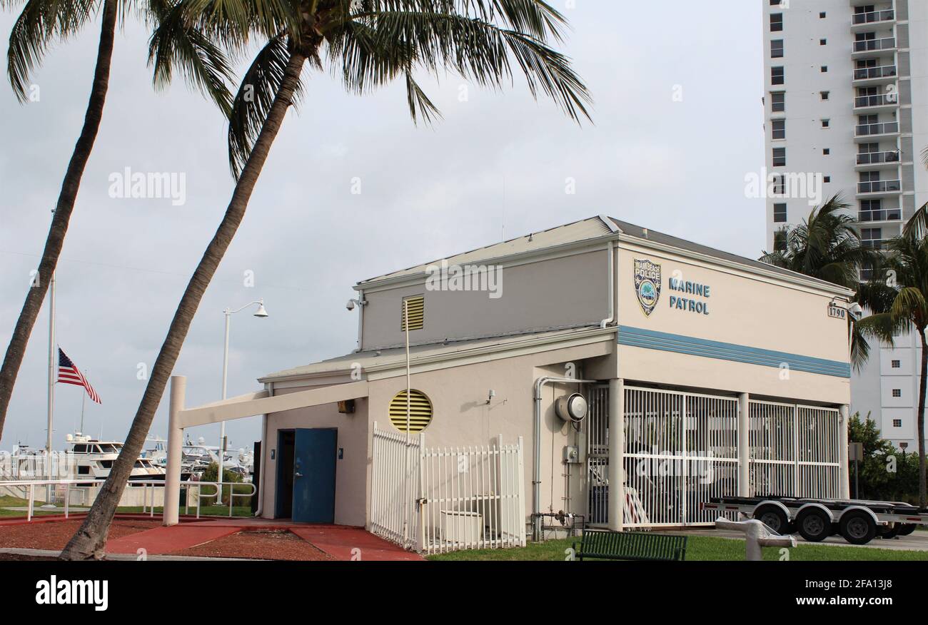 Miami Beach Police Marine Patrol edificio. Situato vicino al Maurice Gibb Memorial Park. Foto Stock