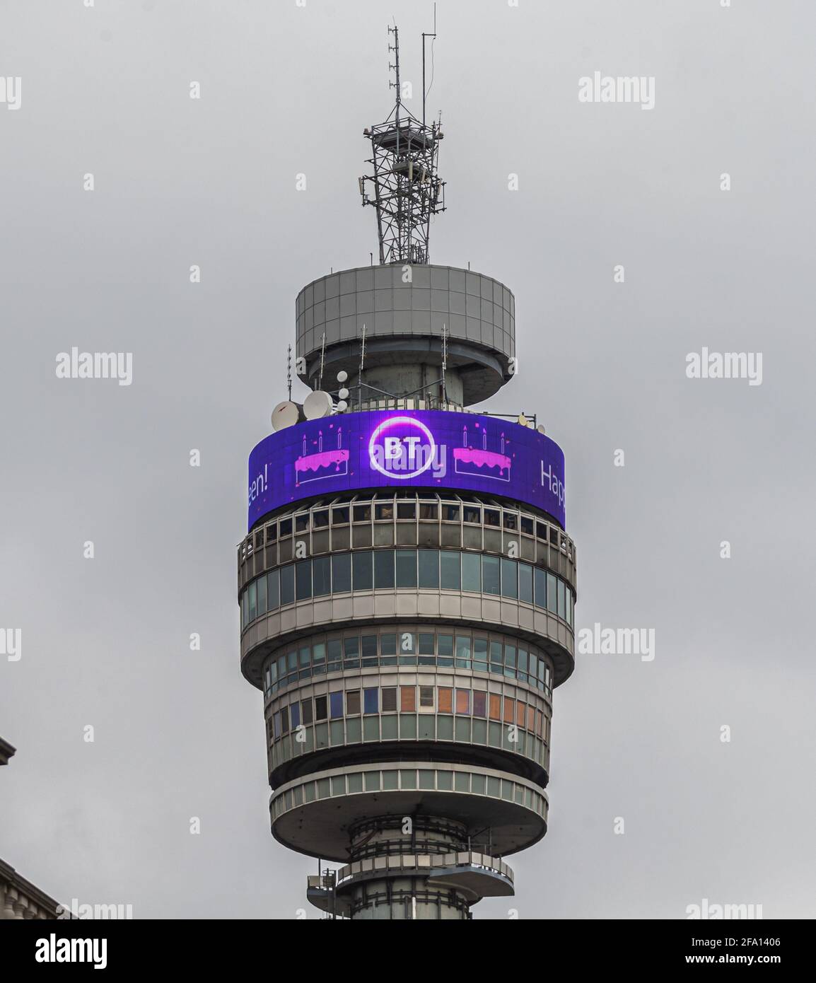 LONDRA, INGHILTERRA, 21 APRILE; messaggio digitale sulla BT Tower per il 95° compleanno della Regina Elisabetta II a Londra mercoledì 21 aprile 2021. (Credit: Tejas Sandhu | MI News) Foto Stock