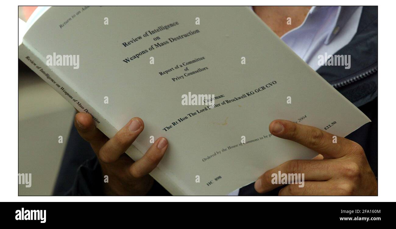 Lord Butler arriva alla conferenza stampa per rilasciare il suo Report onf Intelligence on Weapons of Mass DostruttionPic David Sandison 14/07/2004 Foto Stock