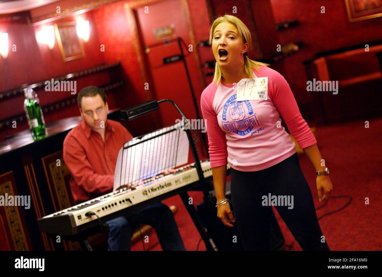 Audizioni per Mama mia in corso al Teatro Prince Edward su Old Compton Street, Londra.11 novembre 2002 foto Andy Paradise Foto Stock