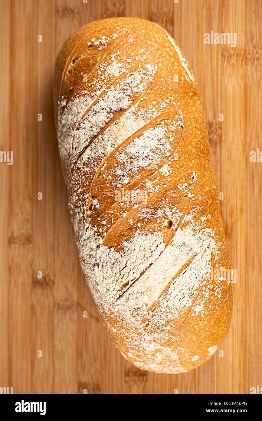 Primo piano dettagliato di una pagnotta di pane di Casa. Foto Stock