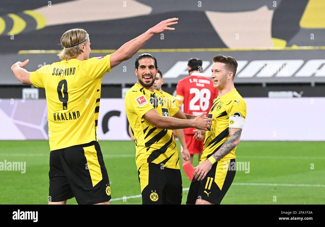 v. l. Erling Haland (Borussia Dortmund), Emre Can (Borussia Dortmund), Marco Reus (Borussia Dortmund), Jubel nach Tor zum 1:0 Fussball, Herren, Sis Foto Stock