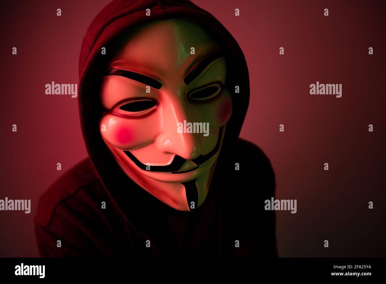 Anonymous Wearing Scary Mask Immagini e Fotos Stock - Alamy