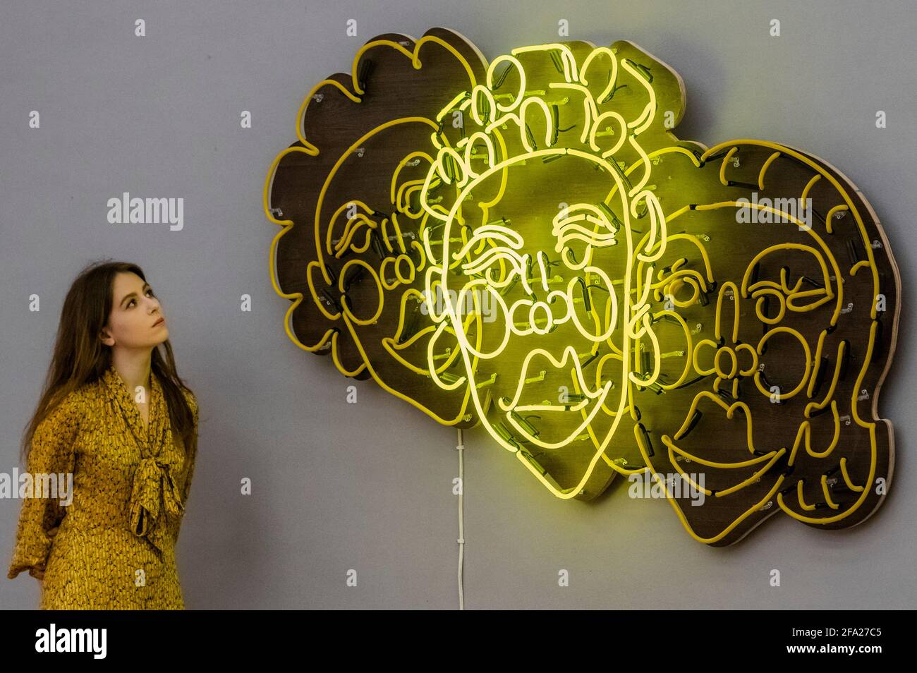 Londra, Regno Unito. 22 Apr 2021. Tschabalala Self, Wash N' Set (giallo), 2019, stima: £40,000-60,000 - Bonhams Contemporary Art sale preview at Bonhams New Bond Street, Londra. La vendita avrà luogo il 27 aprile a Londra. Credit: Guy Bell/Alamy Live News Foto Stock