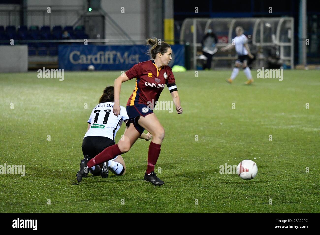 Cardiff, Regno Unito. 21 Apr 2021. Stephanie Turner di Cardiff ha incontrato le donne in azione durante la partita della Premier Women's League tra Cardiff Met Women e Swansea City Ladies al Cyncoed Campus di Cardiff, Galles, Regno Unito, il 21 aprile 2021. Credit: Duncan Thomas/Majestic Media/Alamy Live News. Foto Stock Cardiff, Regno Unito. 21 Apr 2021. Stephanie Turner di Cardiff ha incontrato le donne in azione durante la partita della Premier Women's League tra Cardiff Met Women e Swansea City Ladies al Cyncoed Campus di Cardiff, Galles, Regno Unito, il 21 aprile 2021. Credit: Duncan Thomas/Majestic Media/Alamy Live News. Foto Stock