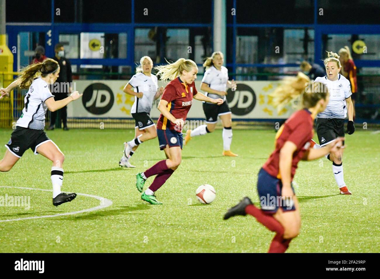 Cardiff, Regno Unito. 21 Apr 2021. Robyn Pinder di Cardiff ha incontrato le donne in azione durante la partita della Premier Women's League tra Cardiff Met Women e Swansea City Ladies al Cyncoed Campus di Cardiff, Galles, Regno Unito, il 21 aprile 2021. Credit: Duncan Thomas/Majestic Media/Alamy Live News. Foto Stock