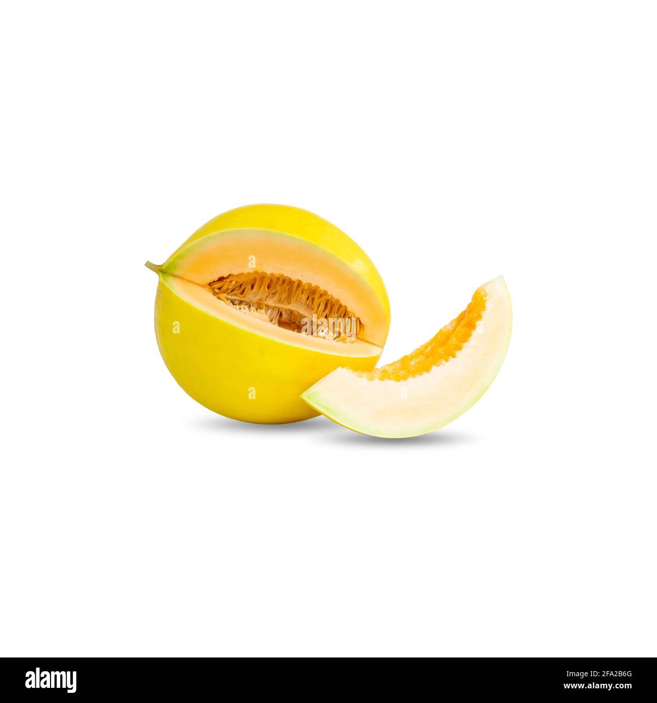 Un cantalupo o melone di colore giallo e un pezzo isolato su sfondo bianco. Foto Stock