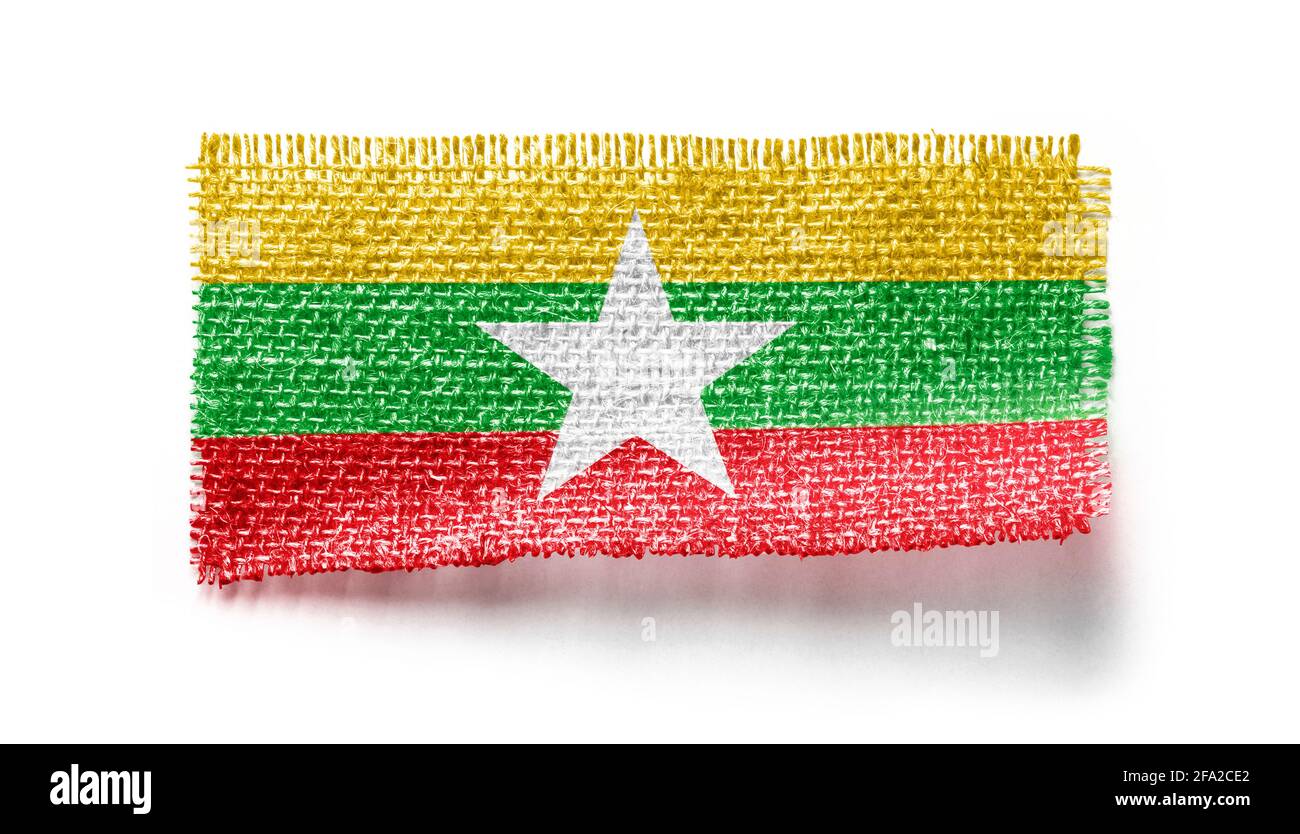 Bandiera di Myanmar su un pezzo di stoffa su un bianco sfondo Foto Stock