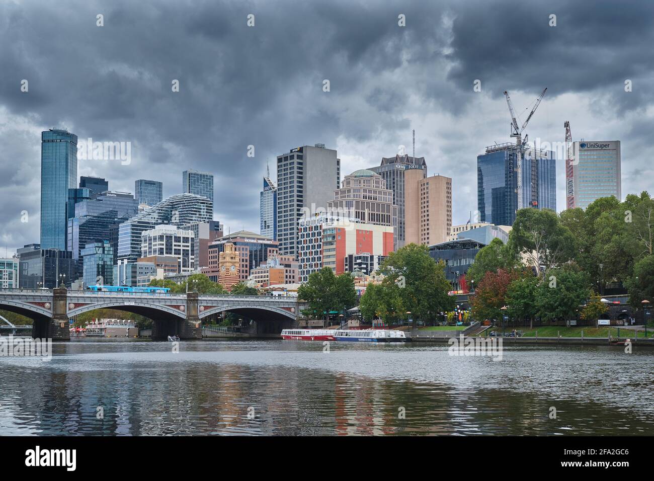 Melbourne sotto un cielo stormy Foto Stock