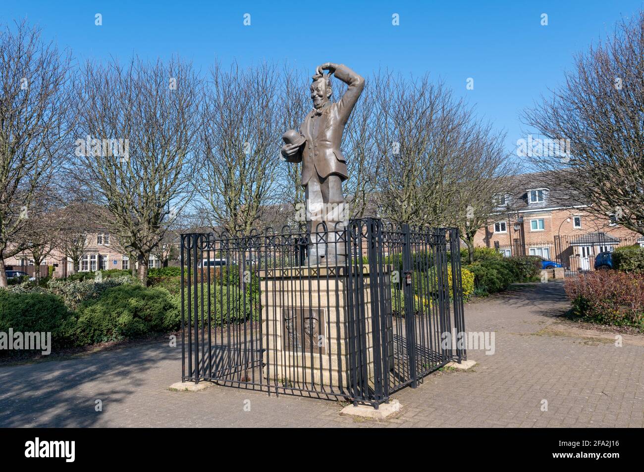 Statua di Stan Laurel a Laurel Park, North Shields Tyne and Wear, Regno Unito Foto Stock