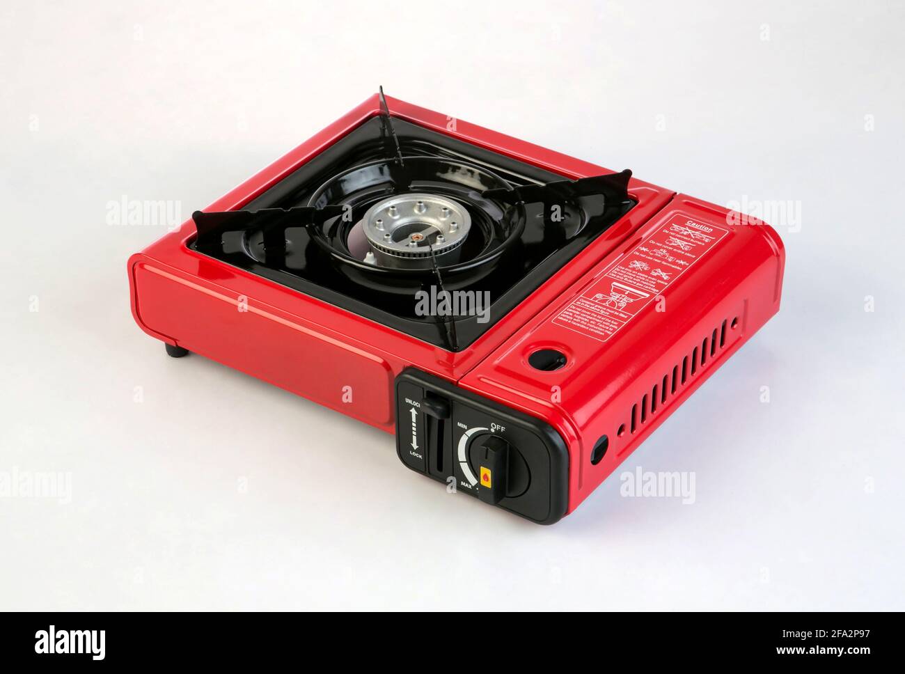 stufa a gas portatile rossa isolata su sfondo bianco Foto Stock