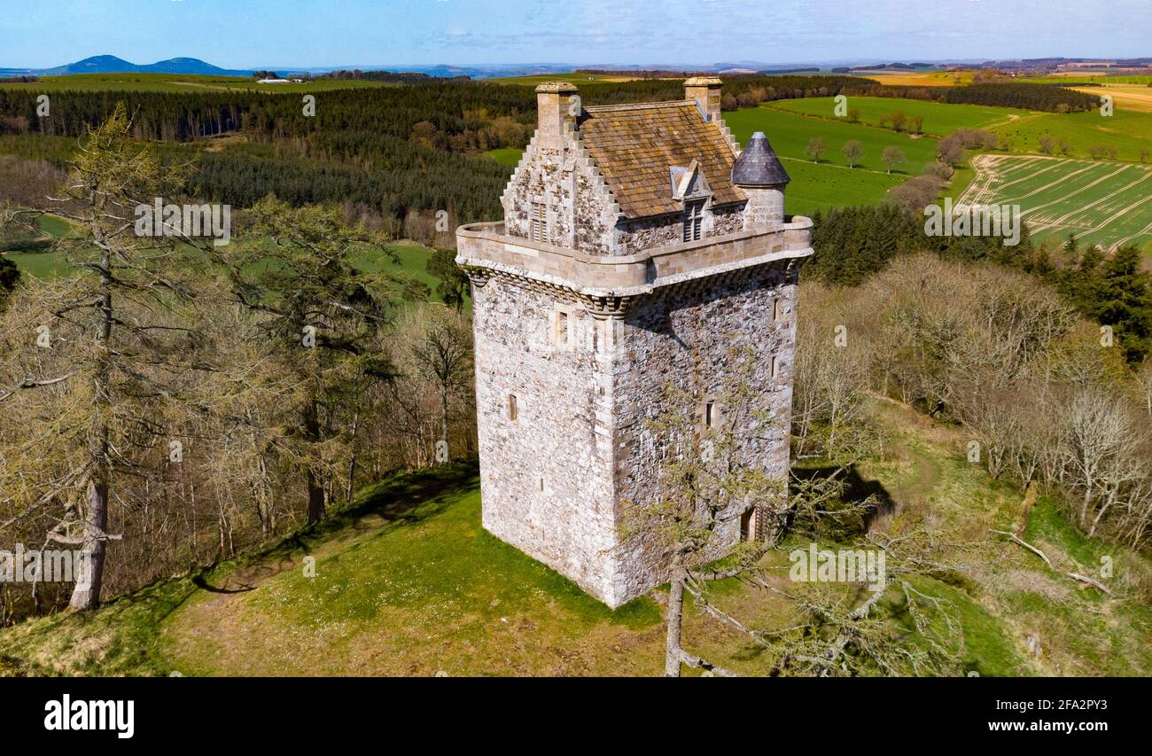 Vista aerea del Castello di Fatlips, o Castello di Minto, una torre a peeling nel Roxburghshire, ai confini scozzesi, Scozia, Regno Unito Foto Stock