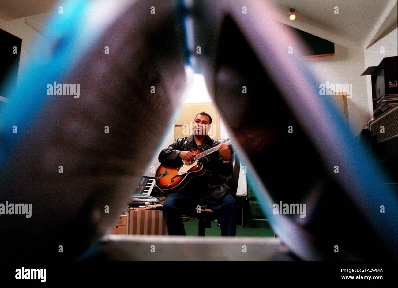 Band leader Bluey di Incognito con il suo giro i Book computer superiore Foto Stock