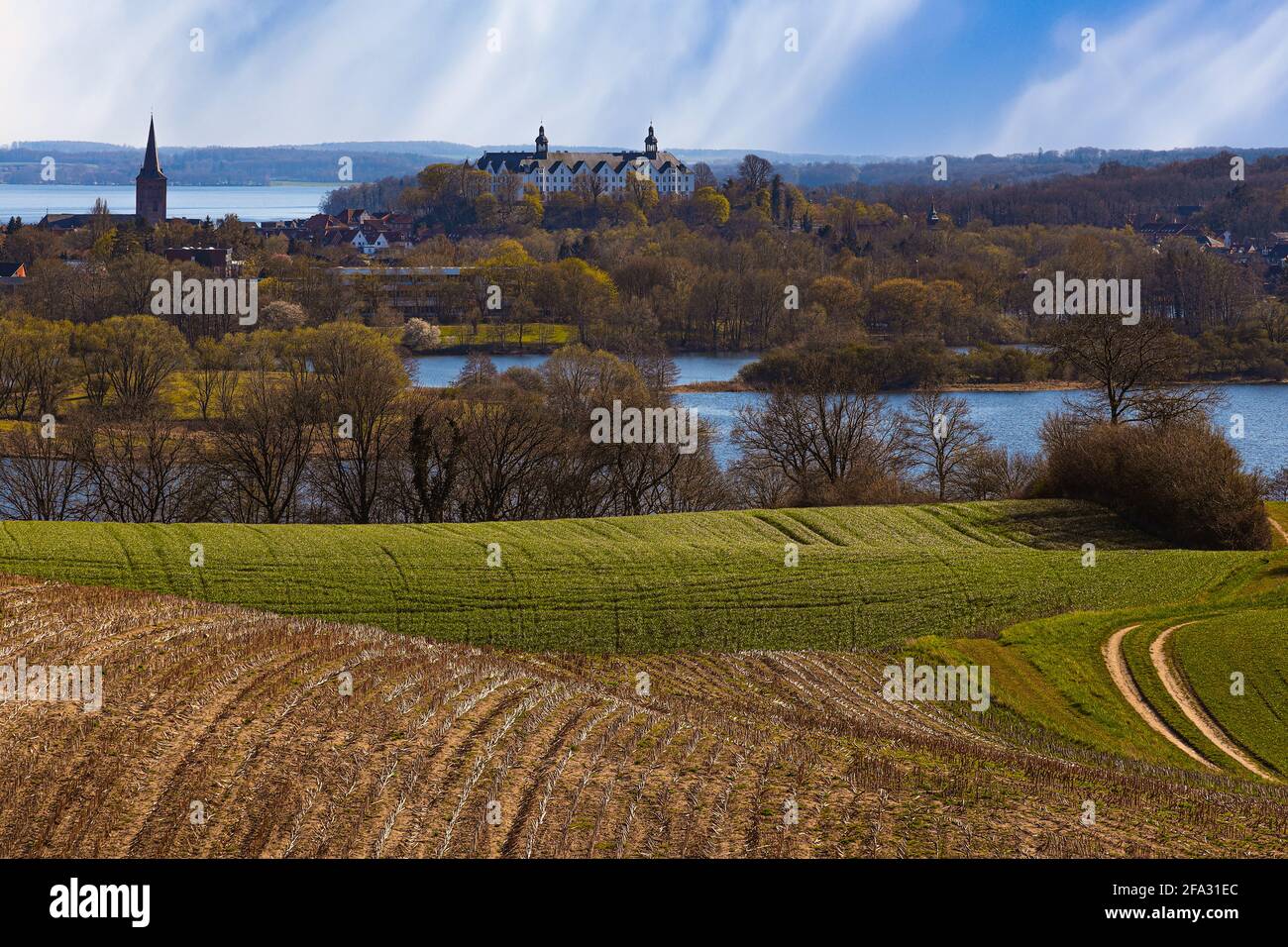 Il Castello di Plön (Plöner Schloss) a Plön è uno dei più grandi castelli dello Stato tedesco settentrionale dello Schleswig-Holstein e l'unico situato su una collina. Foto Stock