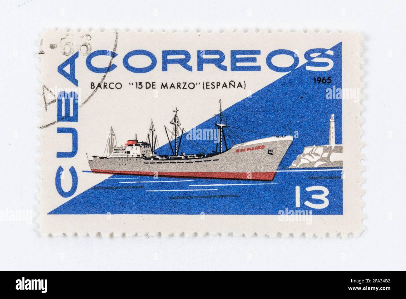 'Cuba Correos' antico francobollo basato sul tema trasporto. La nave chiamata '13 de Marzo' costruita in Spagna Foto Stock