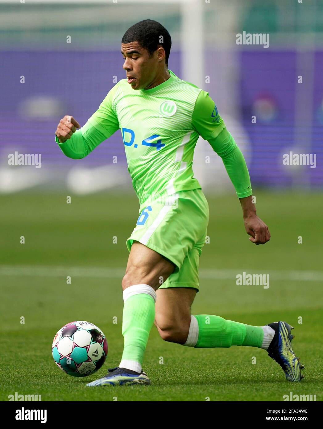 Wolfsburg, Germania. 17 Apr 2021. Football, Bundesliga, Matchday 29, VfL Wolfsburg - Bayern Monaco, Volkswagen Arena: Paulo Otavio di Wolfsburg. Credit: Michael Sohn/AP-POOL/dpa/Alamy Live News Foto Stock