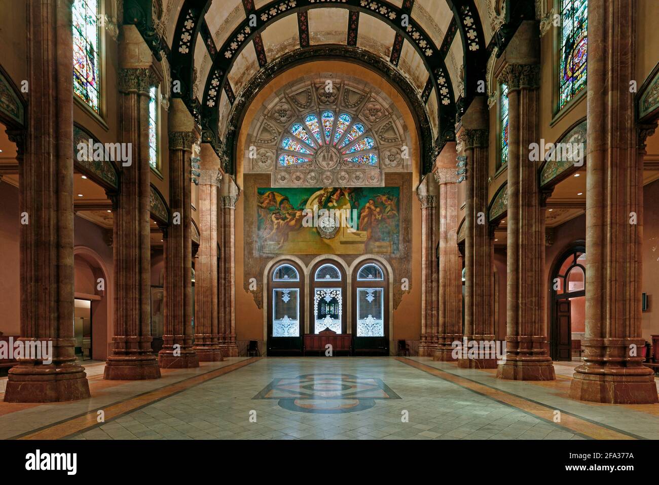 Sala de los Pasos Perdidos (Sala dei Passos Perduts), Palacio de Justicia de Barcelona Foto Stock