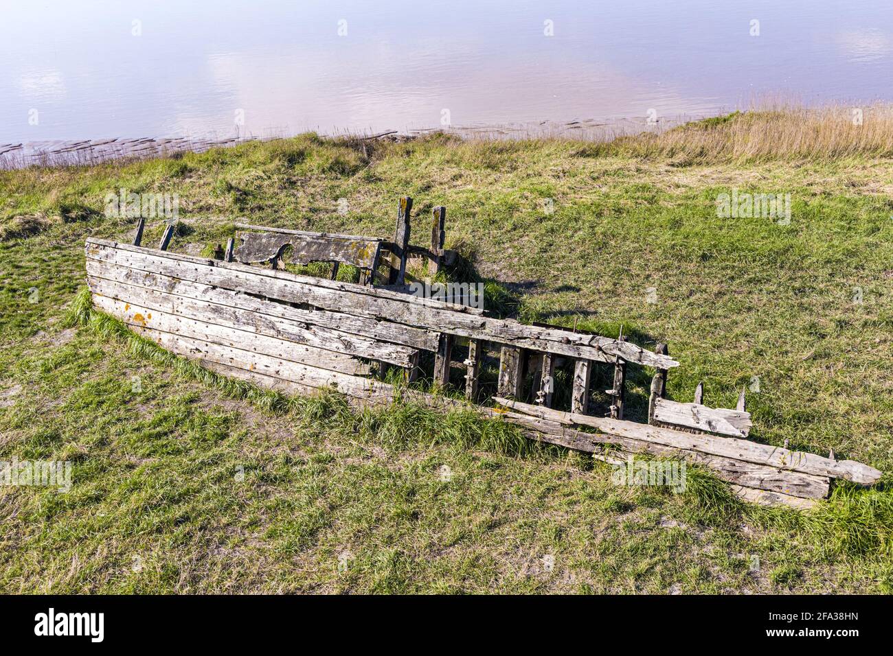 Resti del Severn Collier, uno di molti di tali navi volutamente spiaggiato sulle rive del fiume Severn per prevenire l'erosione a Purton Hulks. Foto Stock