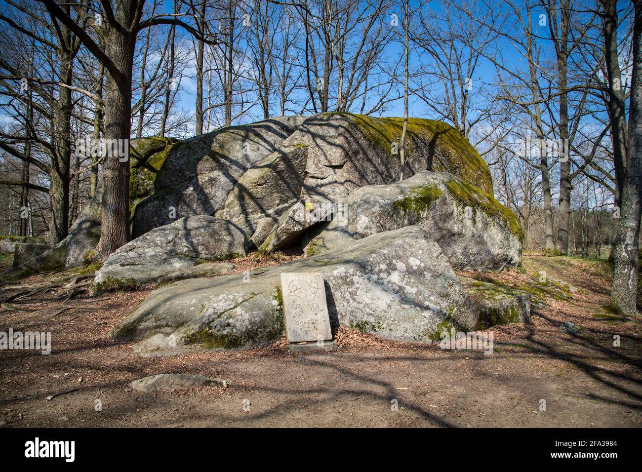 Schuldstein - rocce (massi) nel parco naturale Blockheide, Gmünd, Waldviertel, Austria - aprile 2021 Foto Stock