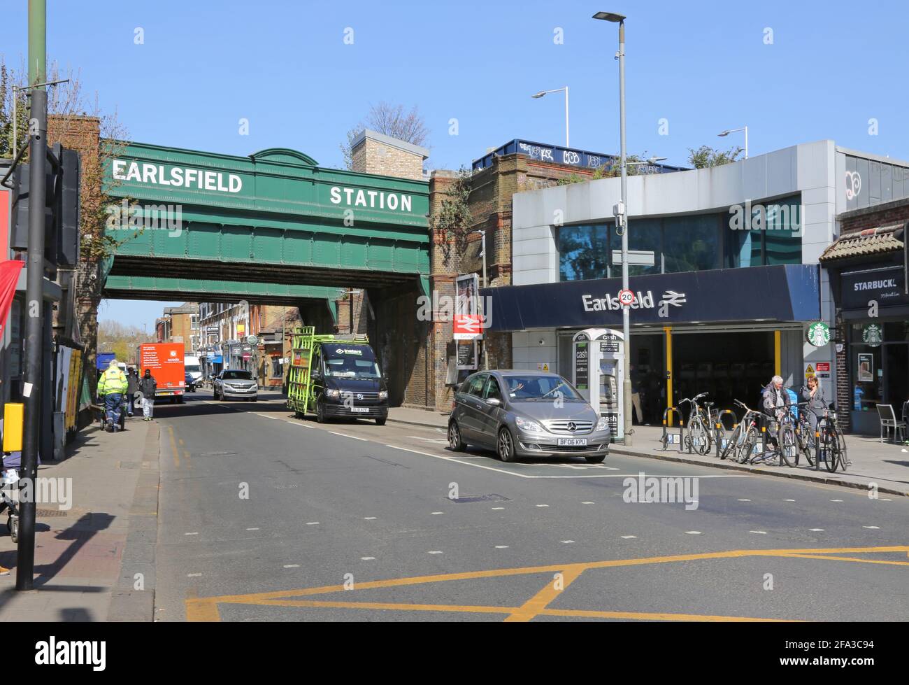 Stazione di Earlsfield, Garratt Lane, sud-ovest di Londra, Regno Unito Foto Stock
