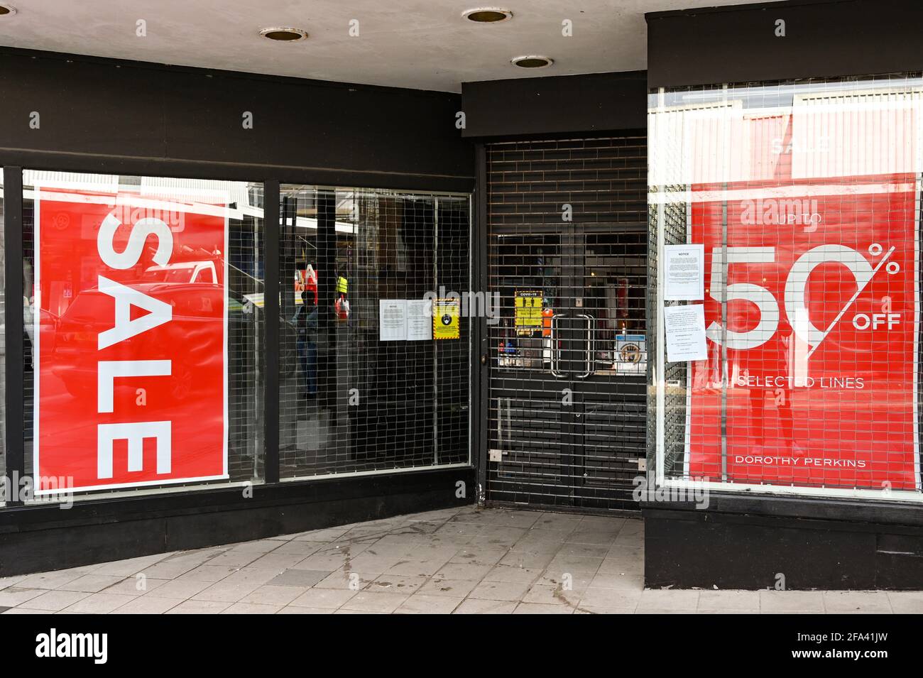 Pontypridd, Galles - Aprile 2021: L'esterno del ramo del centro città di Dorothy Perkins che ha chiuso. Foto Stock