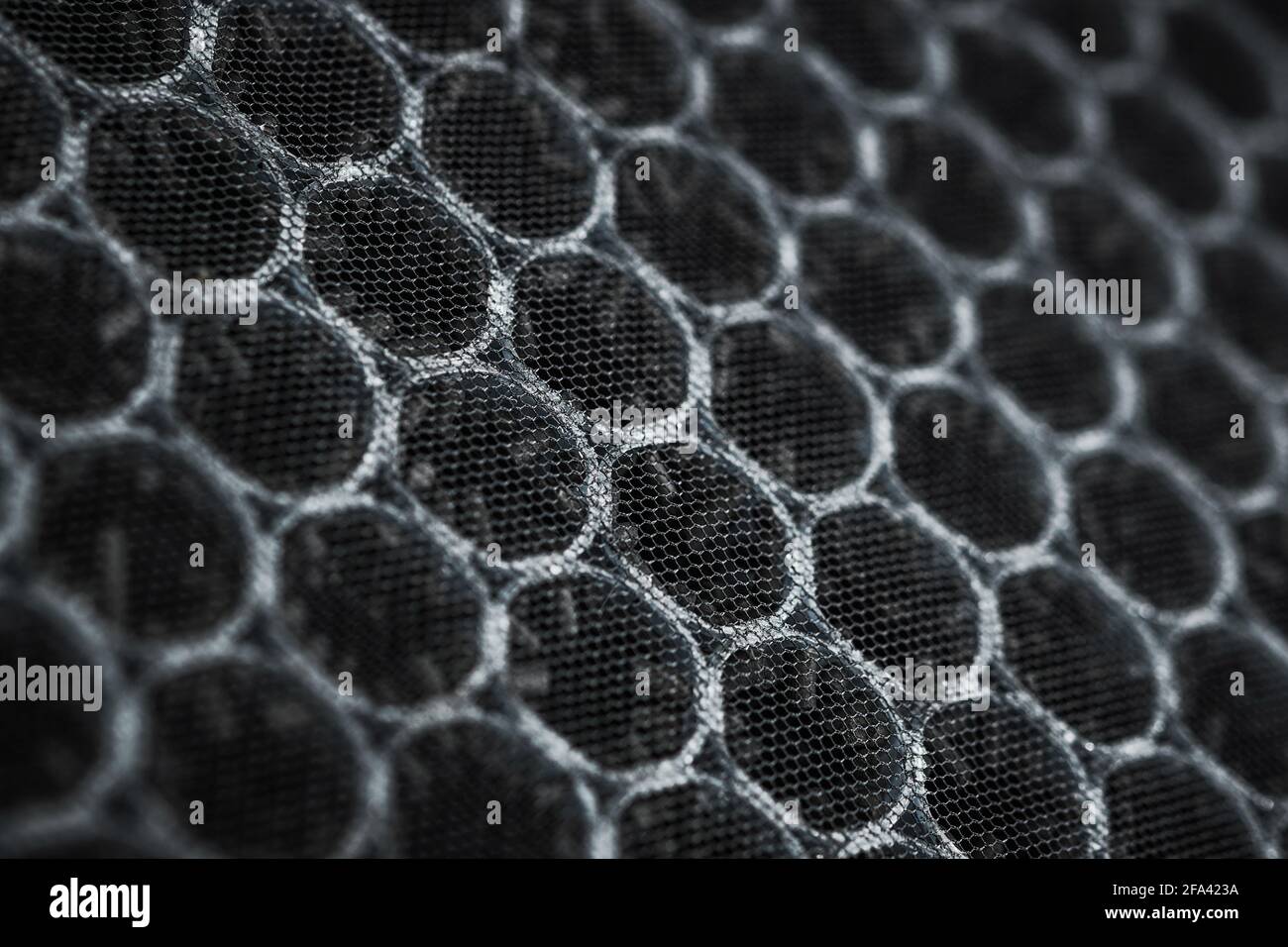 Primo piano del filtro dell'aria a carbone attivo avanzato. Tema inquinamento atmosferico e controllo qualità. Foto Stock