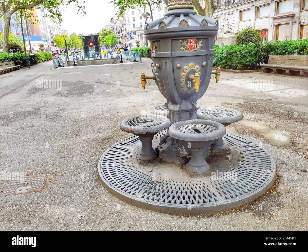 Fontana potabile. Gran Via, Barcellona, Catalogna, Spagna. Foto Stock