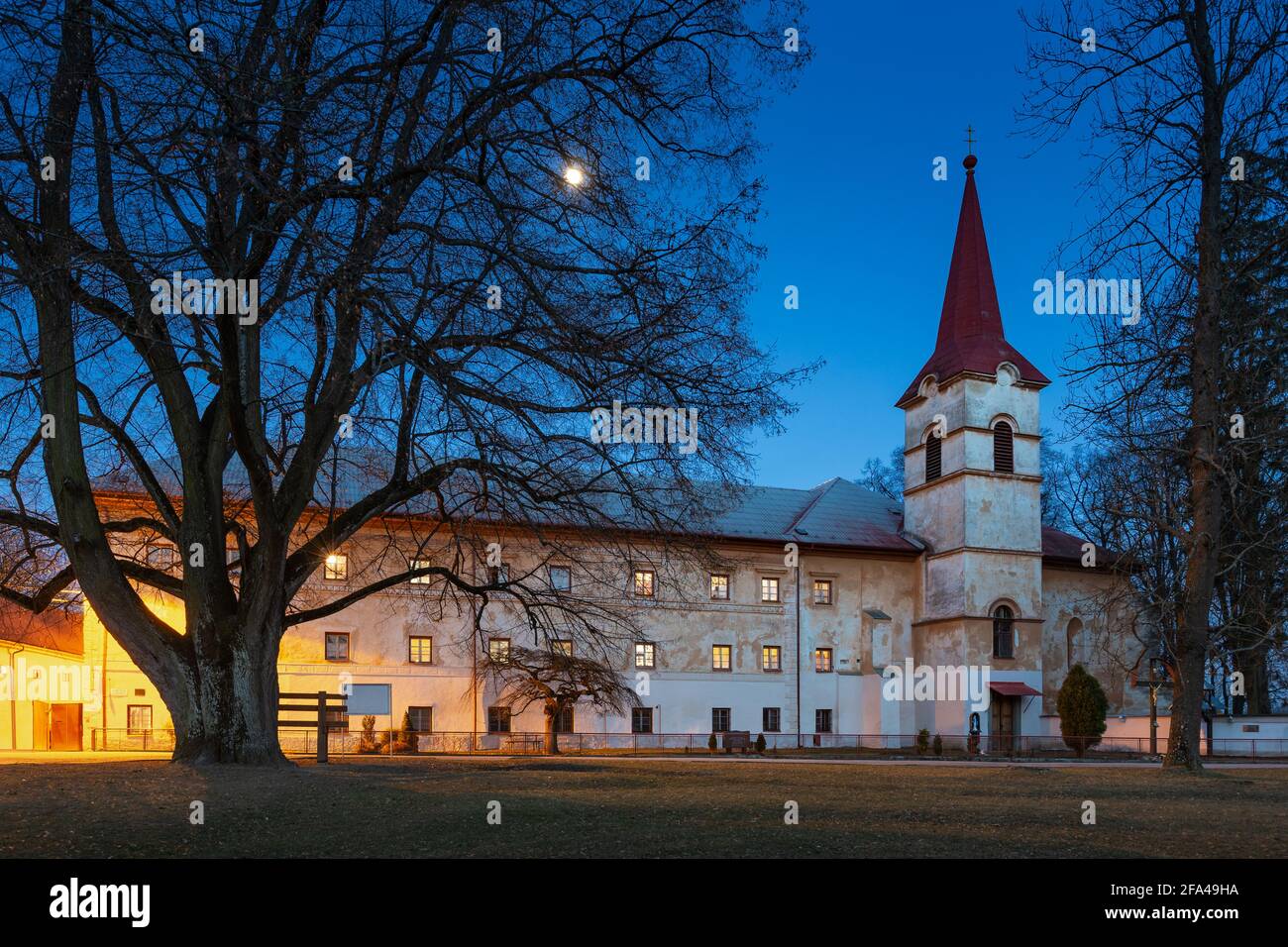 Monastero nel villaggio di Klastor pod Znievom, Slovacchia. Foto Stock