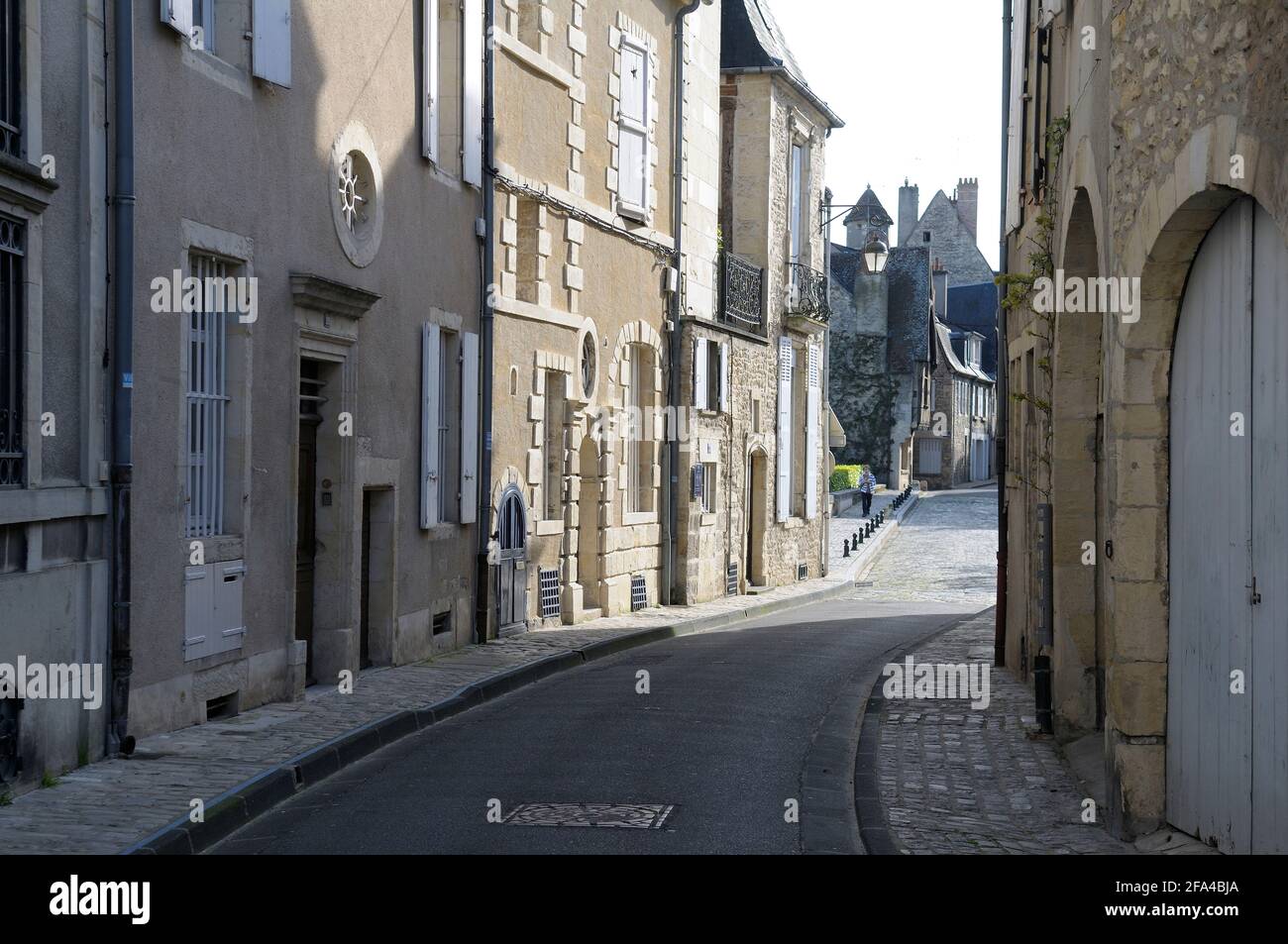 Strada stretta a Nevers, Borgogna, Francia Foto Stock