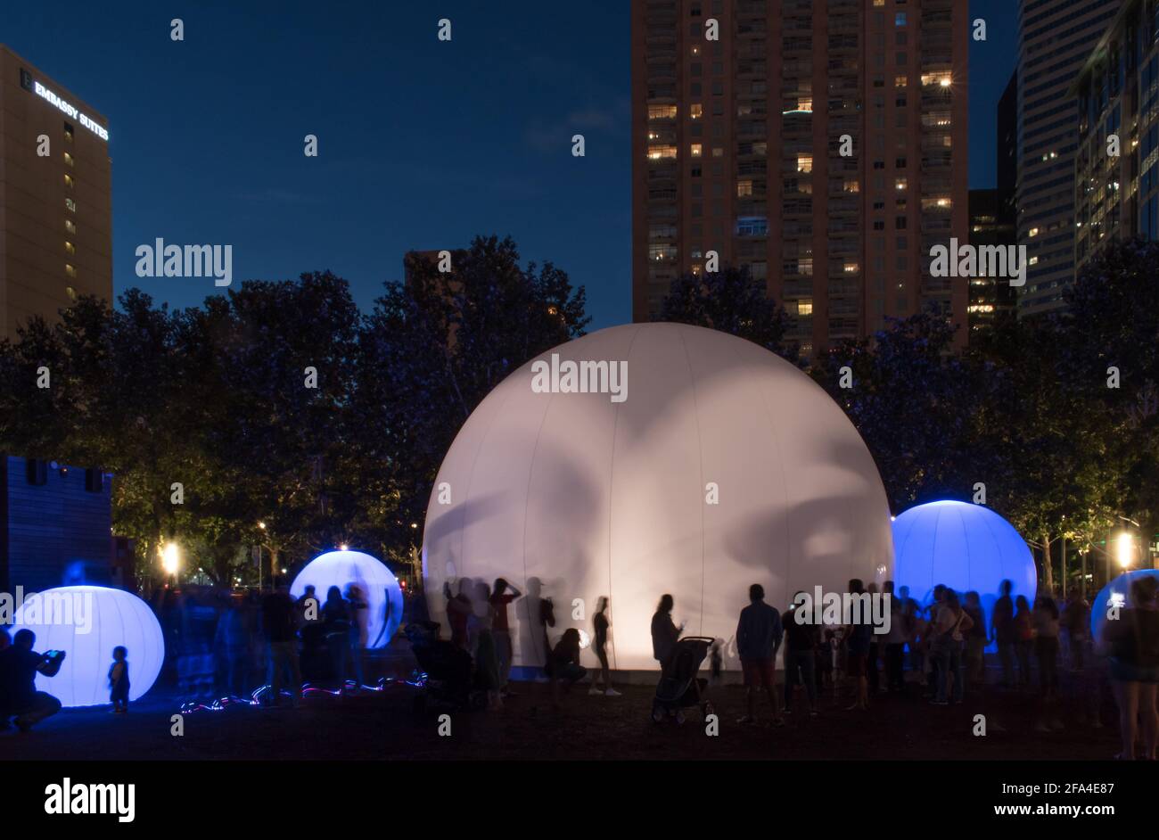 HOUSTON, TEXAS - 5 ottobre 2018: Installazione di arte pubblica moonGARDEN a Discovery Green, nel centro di Houston, Texas Foto Stock