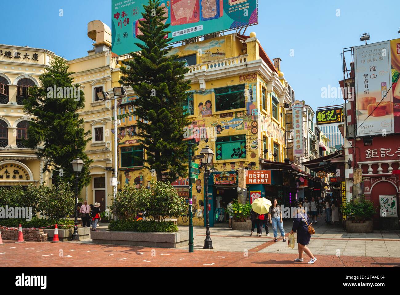 11 ottobre 2019: Vista di Rua do Cunha, una stretta strada pedonale a Vila da Taipa, il centro della città di Taipa, Macao. Prende il nome da un portoghese n Foto Stock