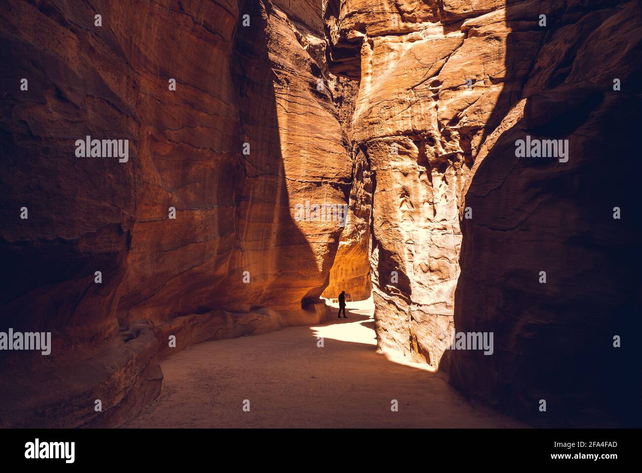 Siq, ingresso principale di Petra in Giordania, patrimonio dell'umanità dell'unesco Foto Stock